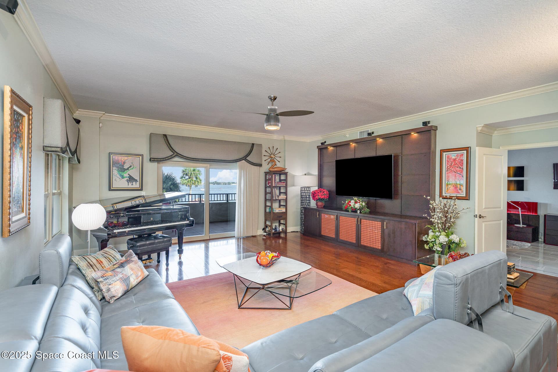 29 Riverside Drive 203 photo 4