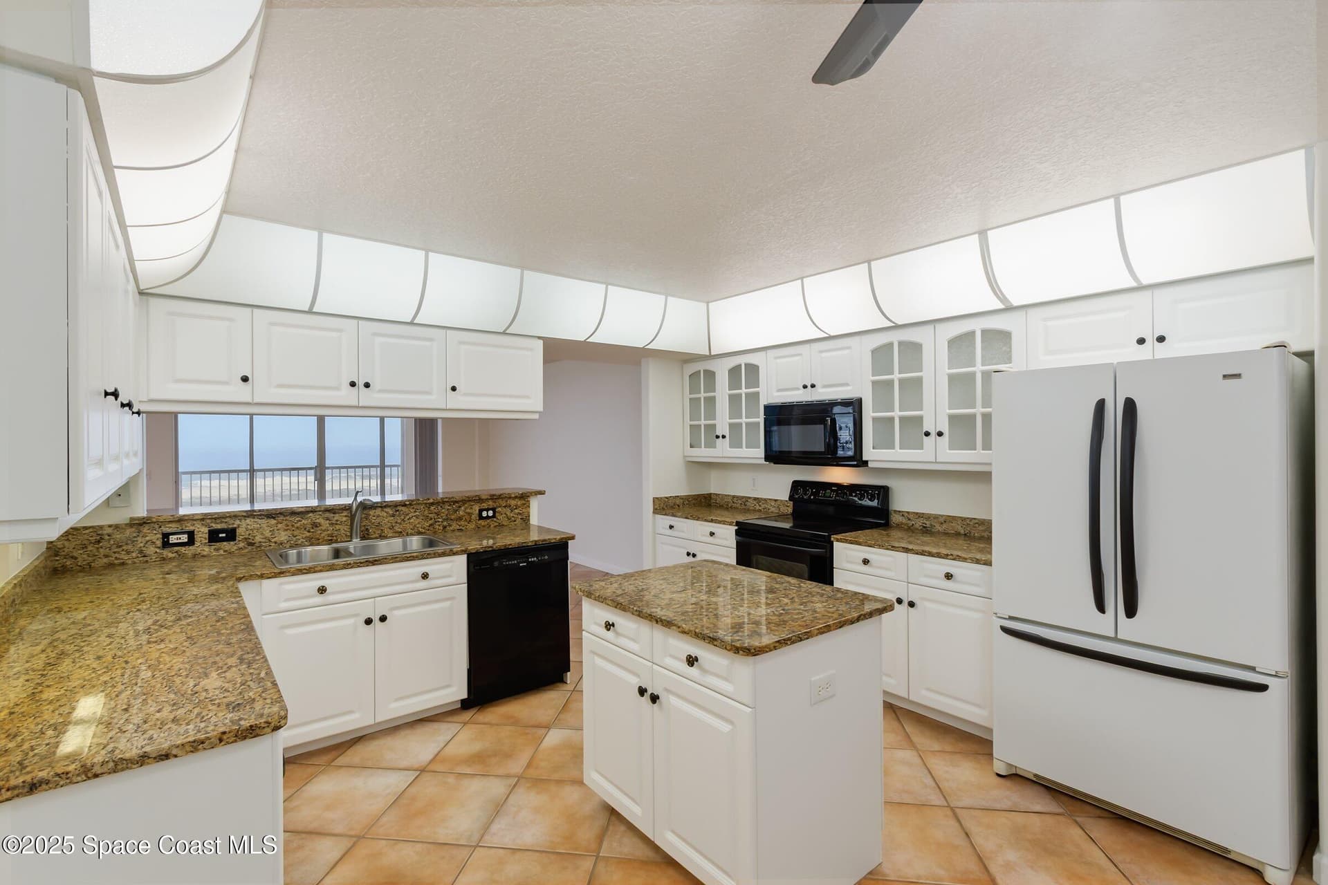 735 N Highway A1a 302 photo 25