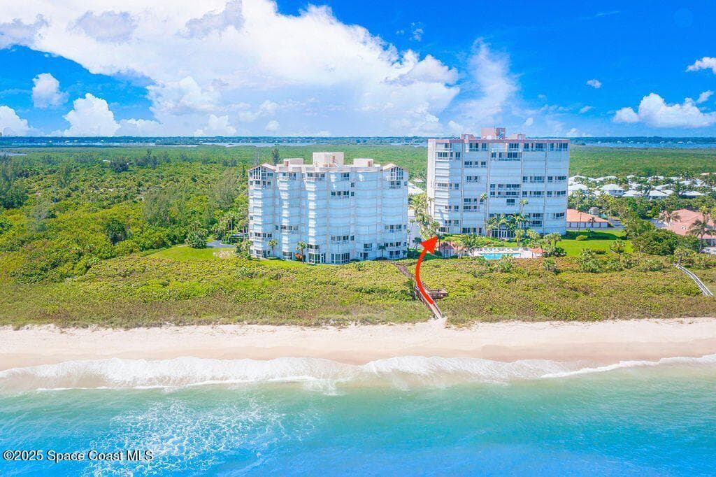 3880 N A1a 104 photo 1