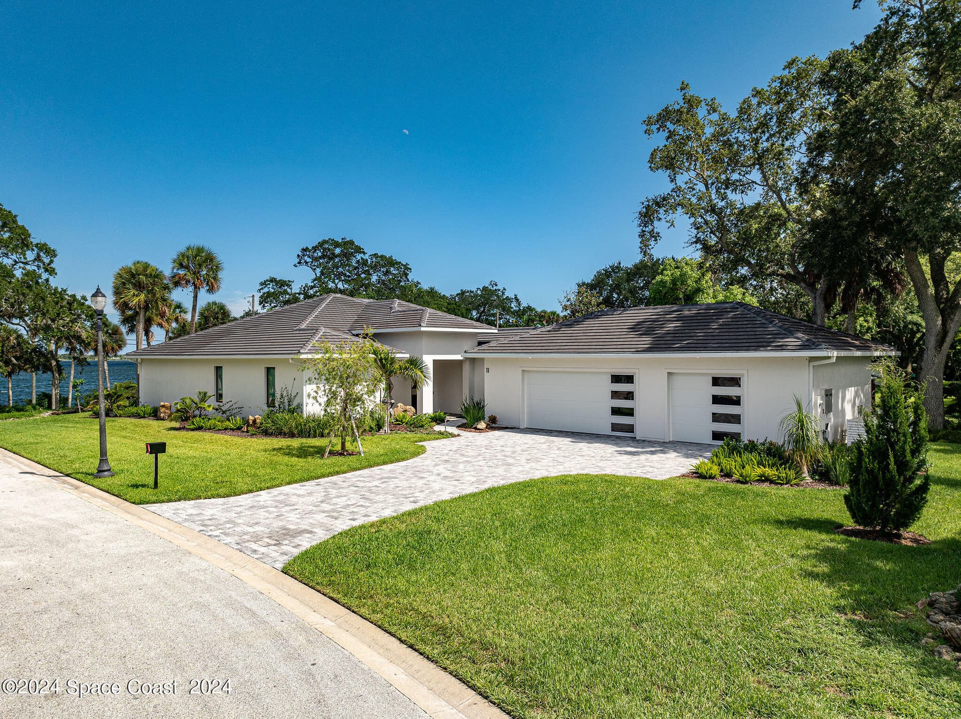 11 Bayshore Court photo 5