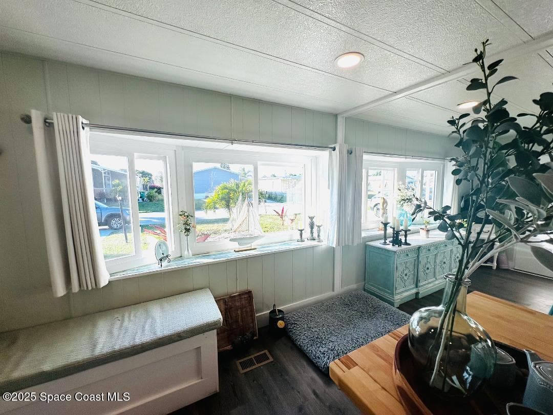 708 Lark Drive photo 11
