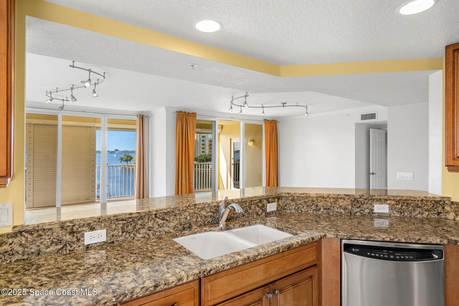 134 Starboard Lane 301 photo 13