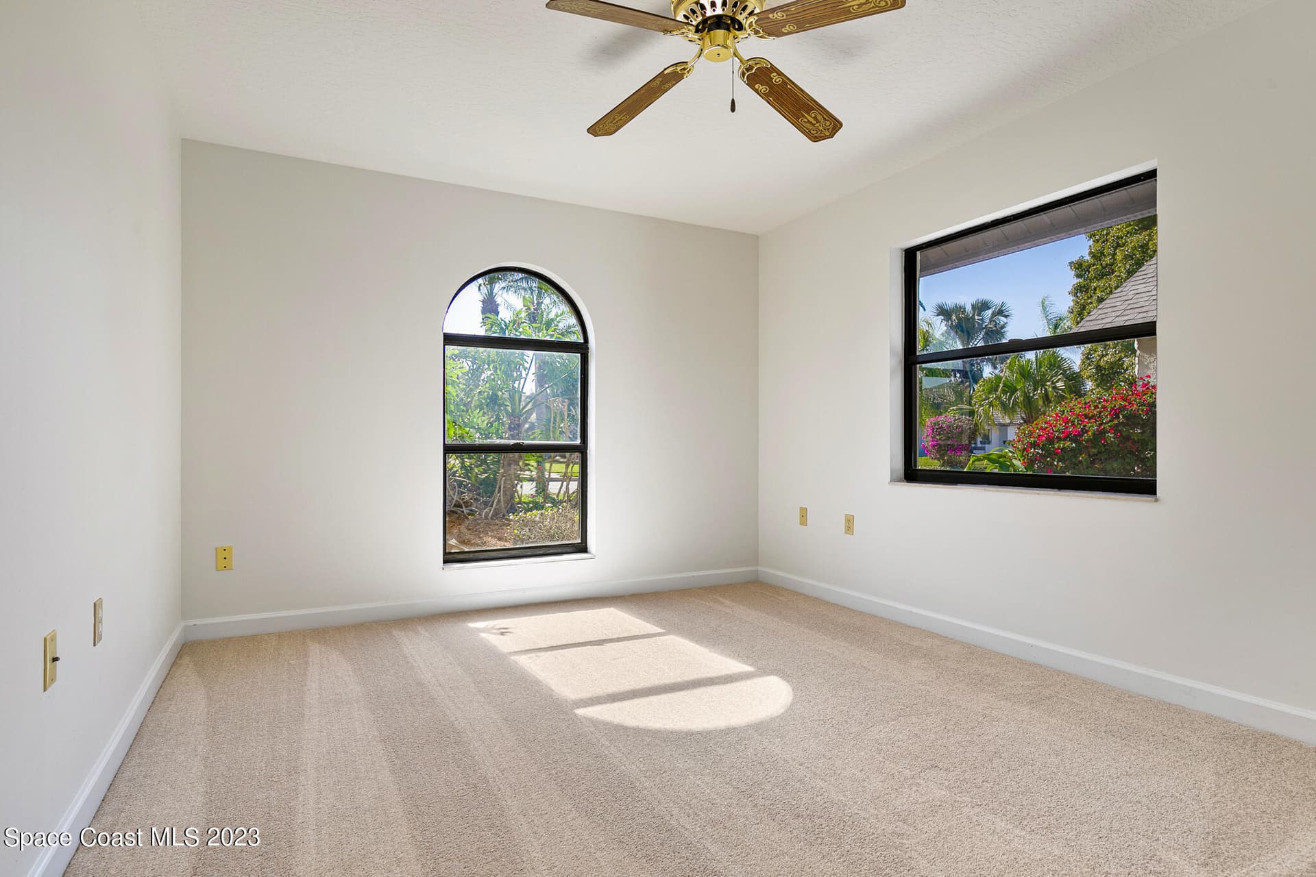 2100 Leeward Lane photo 13