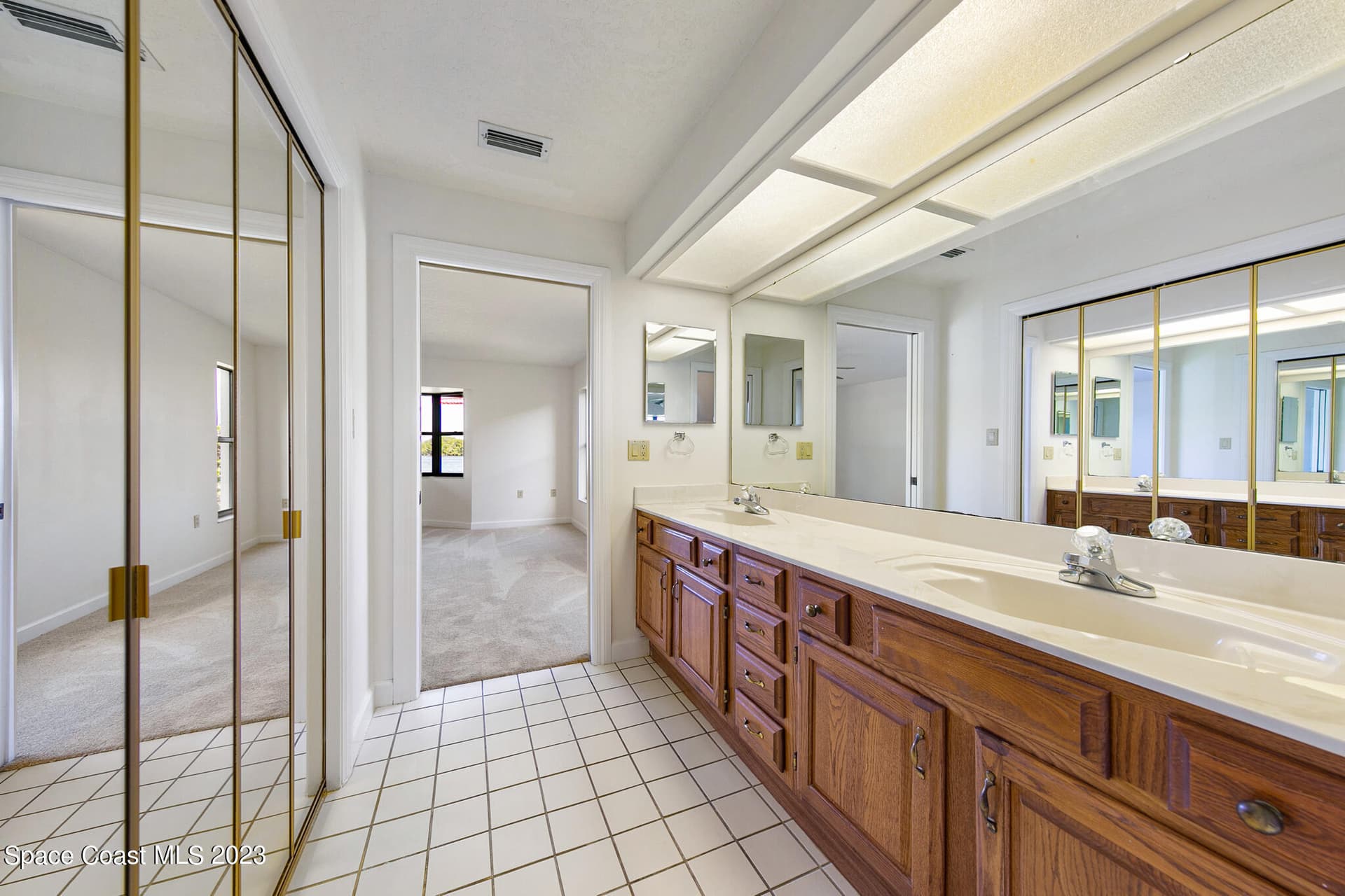 2100 Leeward Lane photo 23