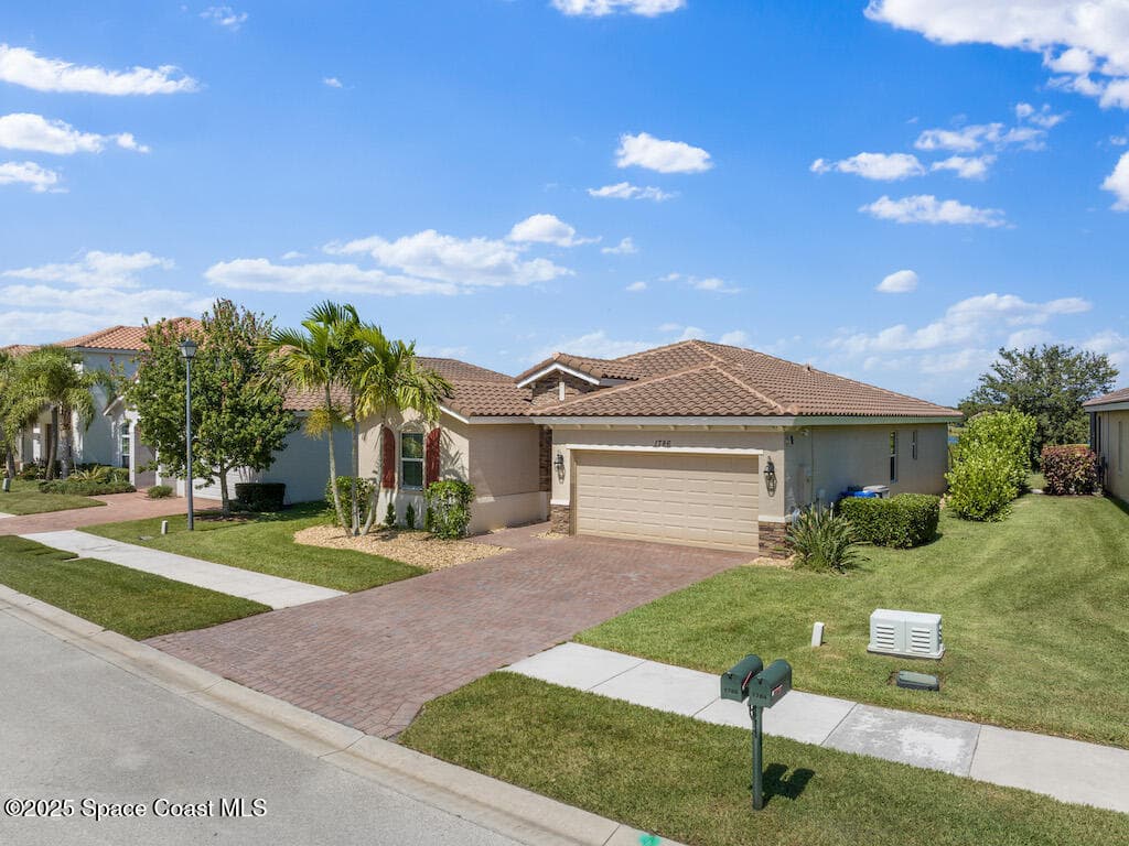 1786 Berkshire Circle SW photo 2