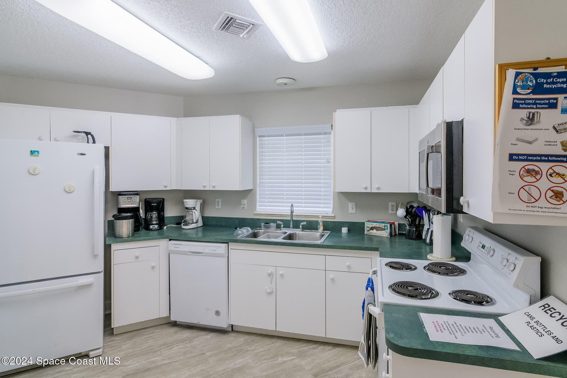 601 Shorewood Drive G402 photo 24