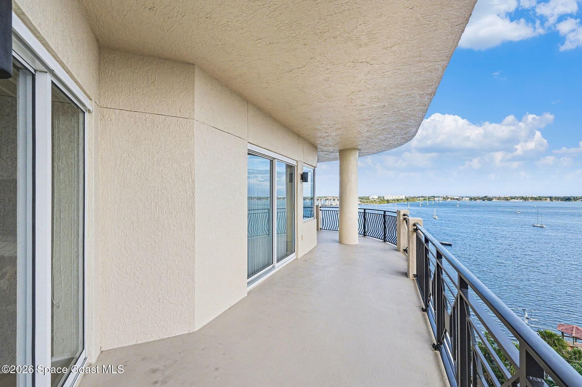 21 Riverside Drive 902 photo 18