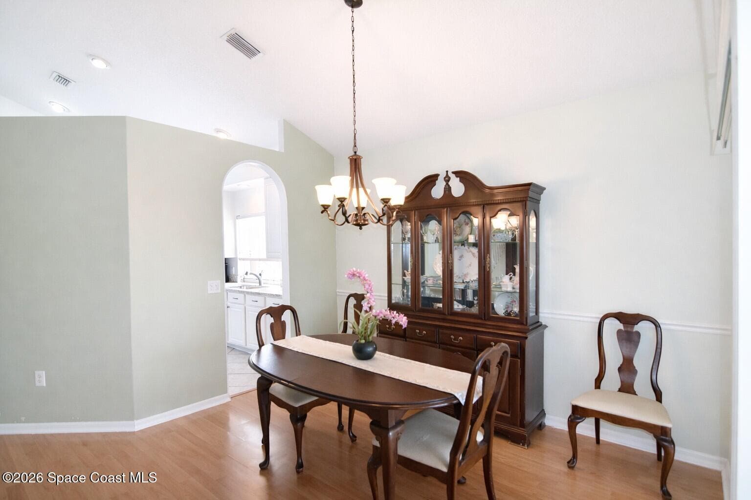 1594 Stafford Avenue photo 9