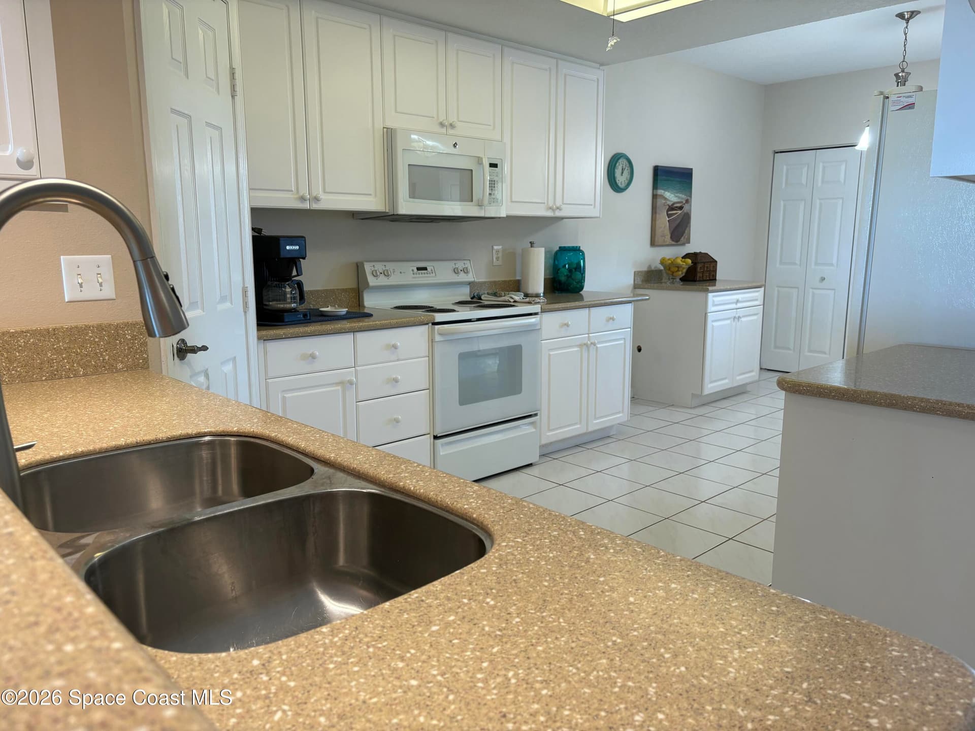 604 Shorewood Drive B503 photo 15