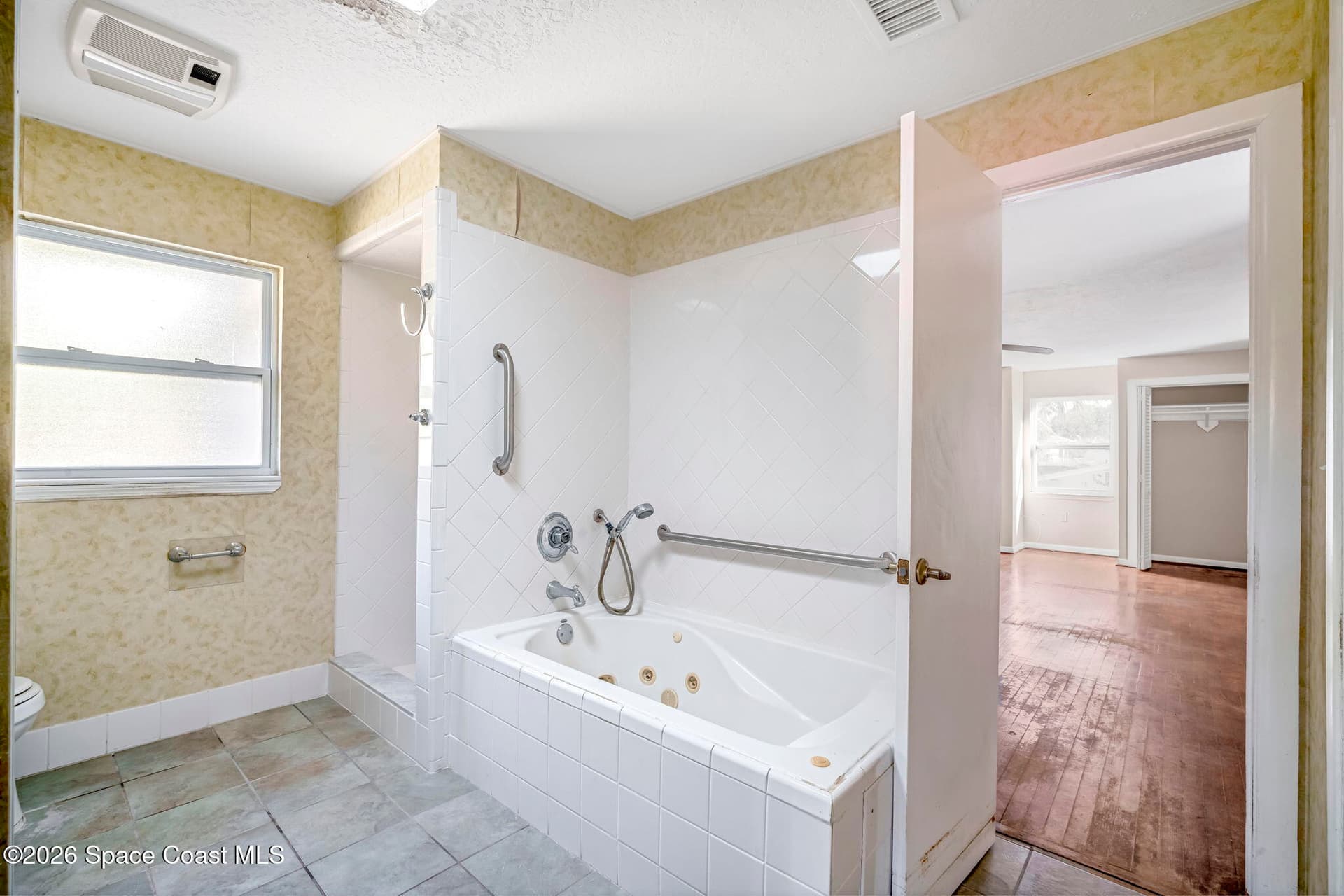 535 Robinhood Drive photo 23