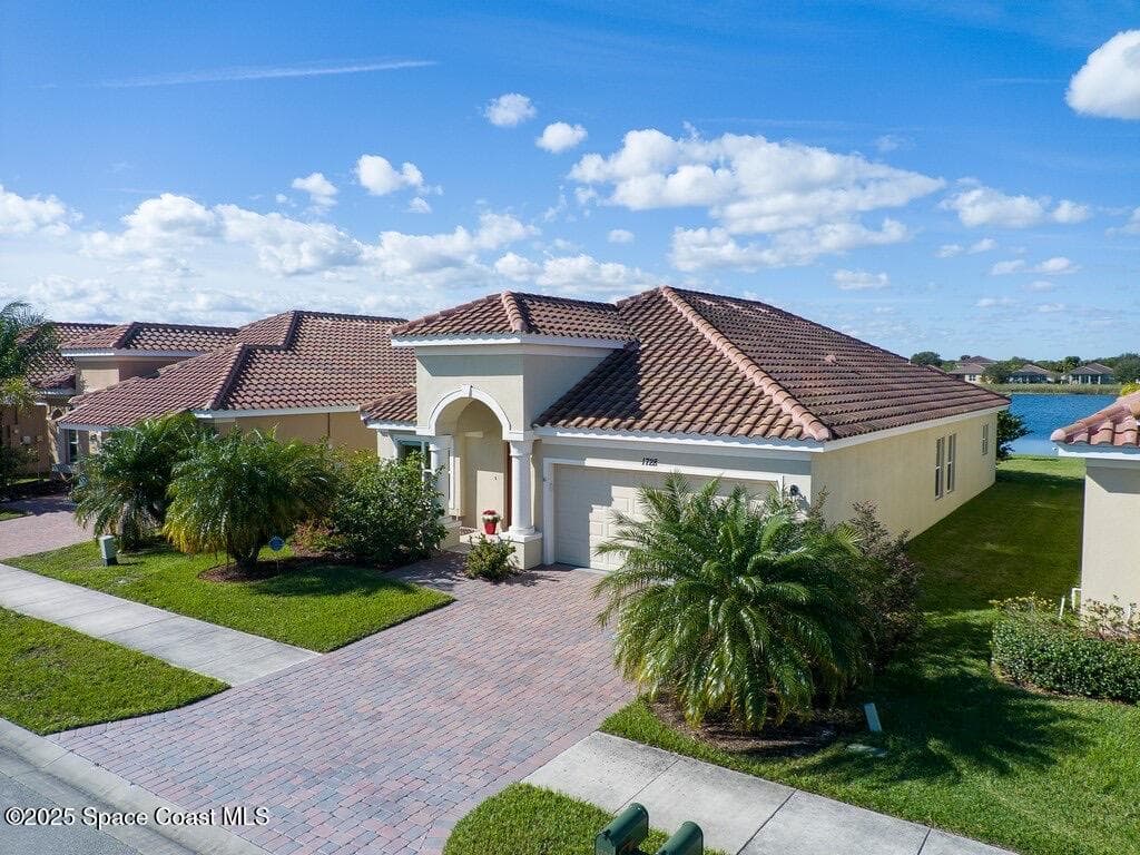 1728 Berkshire Circle SW photo 3