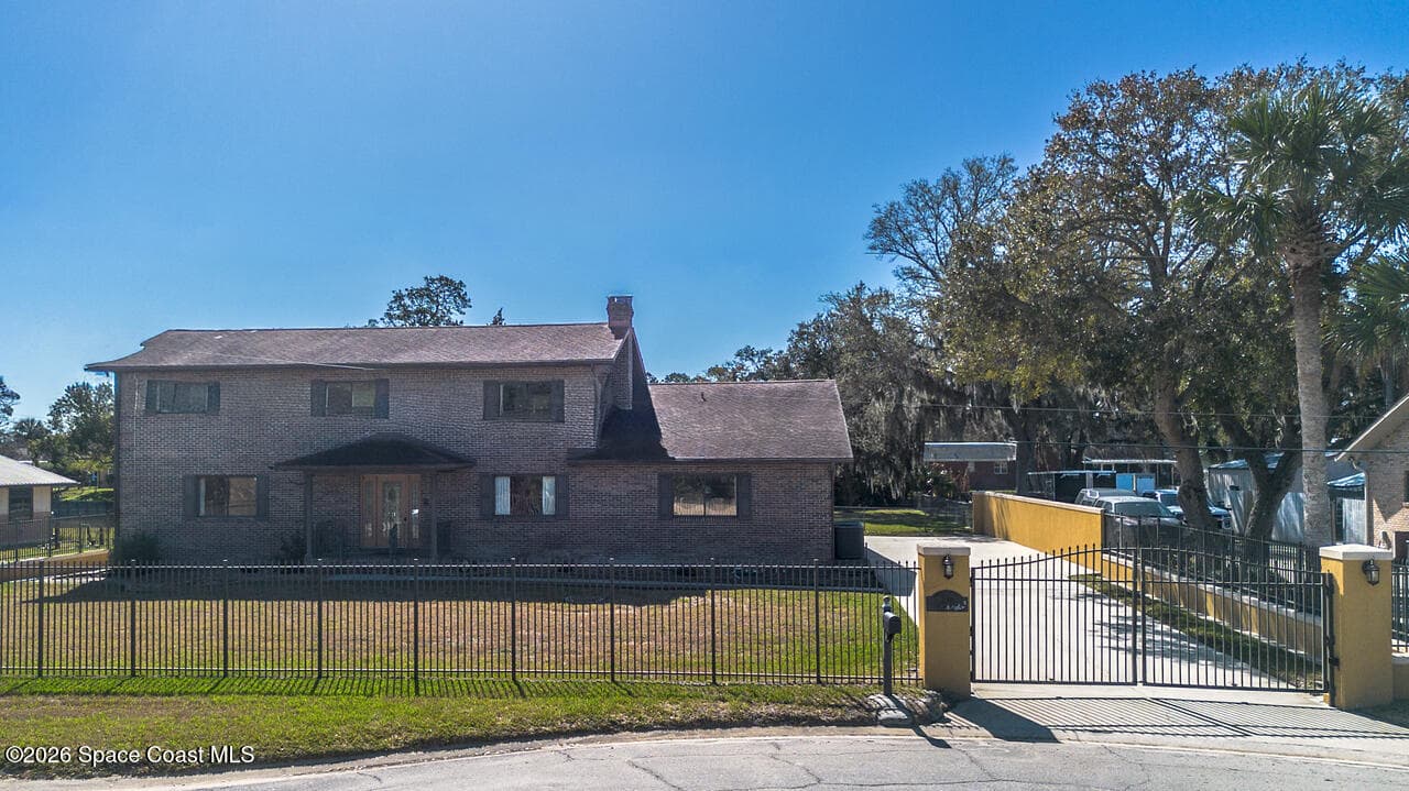 330 Sanchez Avenue photo 1