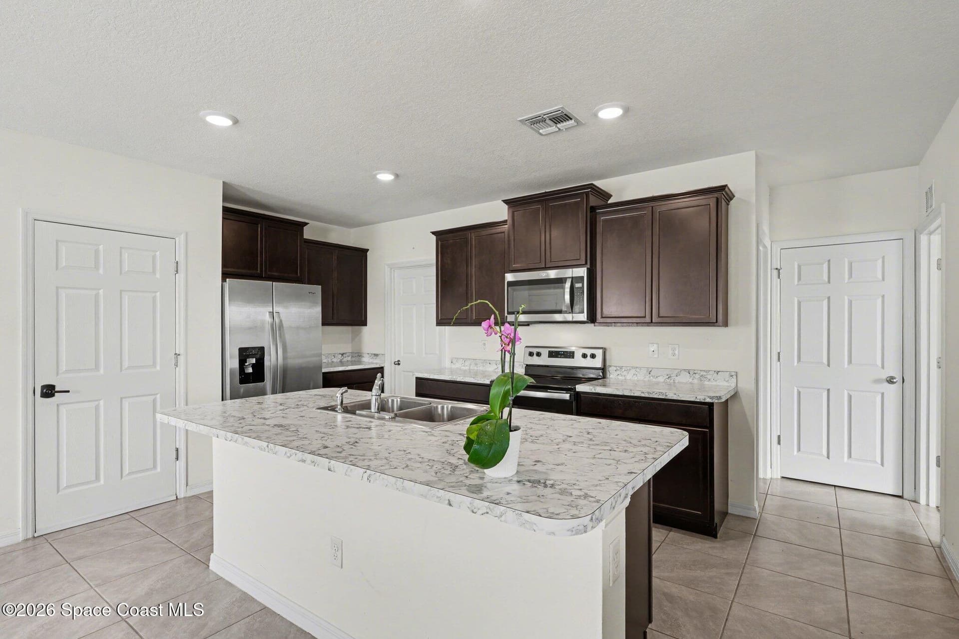 966 Trinity Street photo 7
