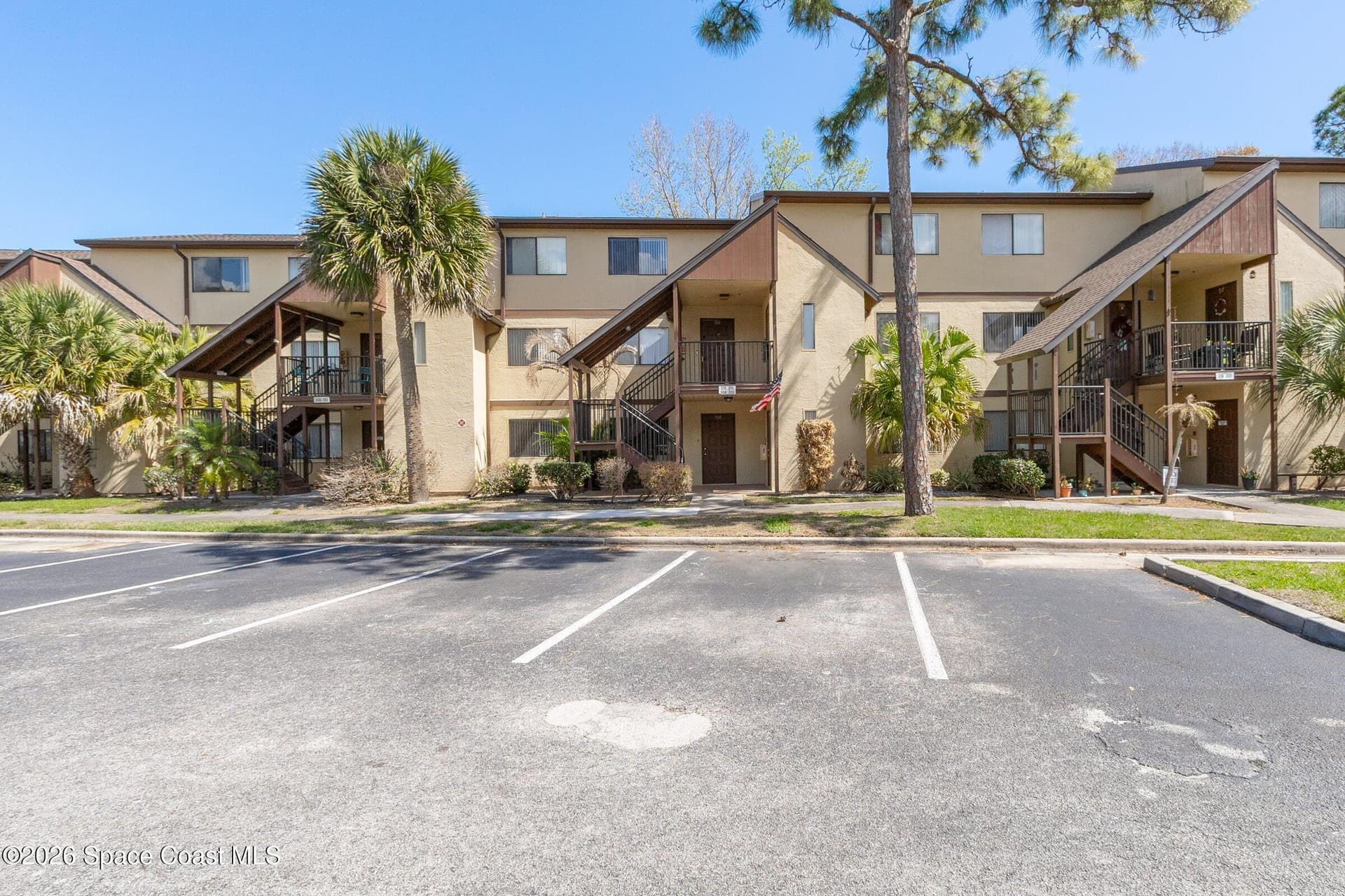 7820 Shadowood Drive 304 photo 4