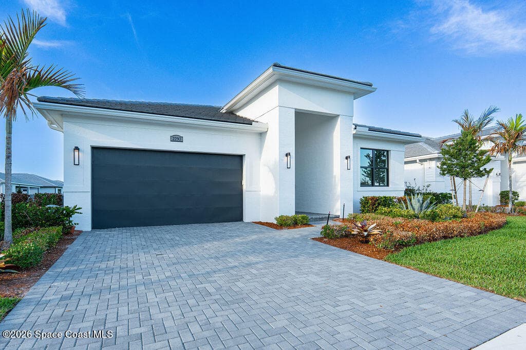 2293 SE Canopy Cove Lane photo 4