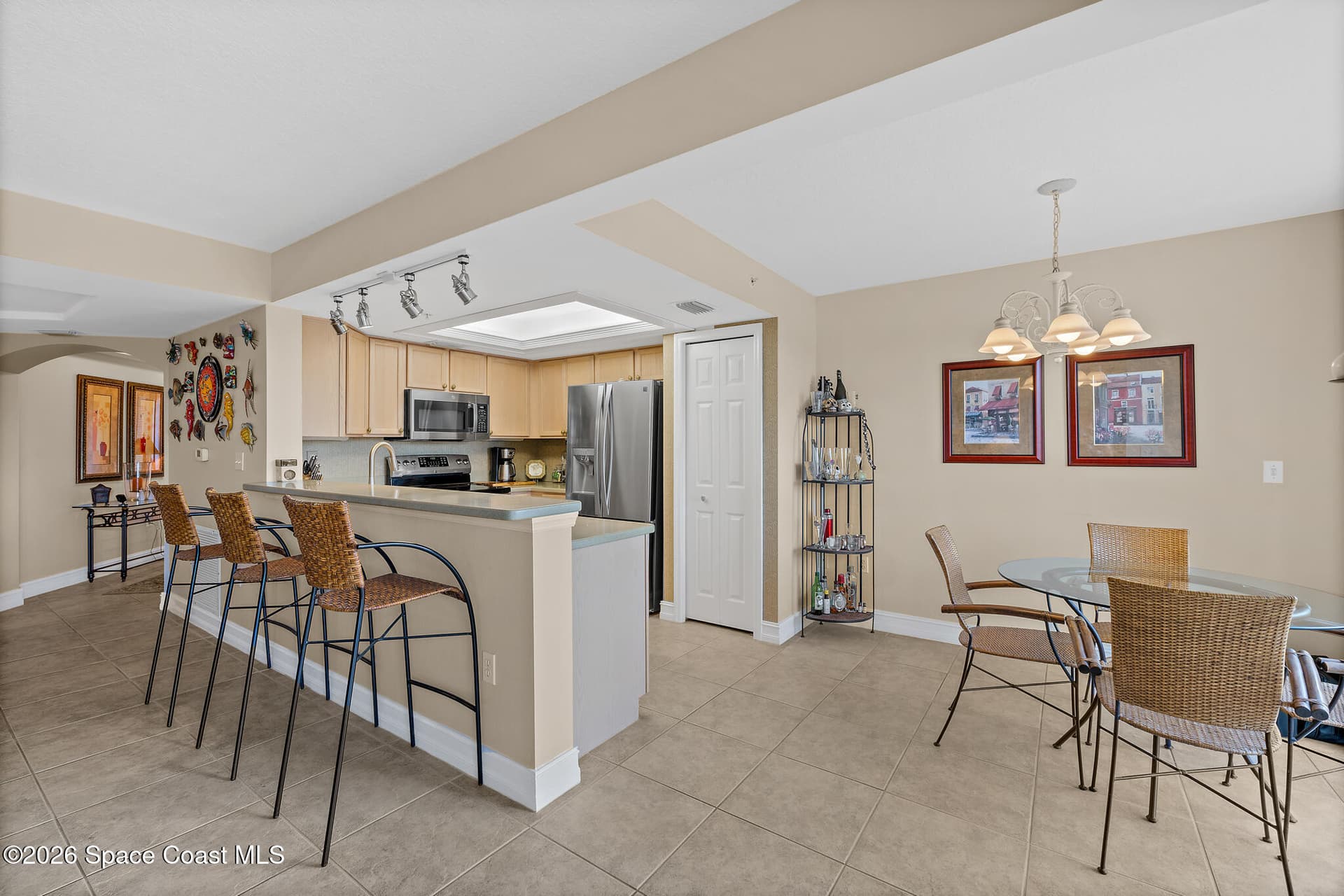 8472 Ridgewood Avenue 201 photo 8