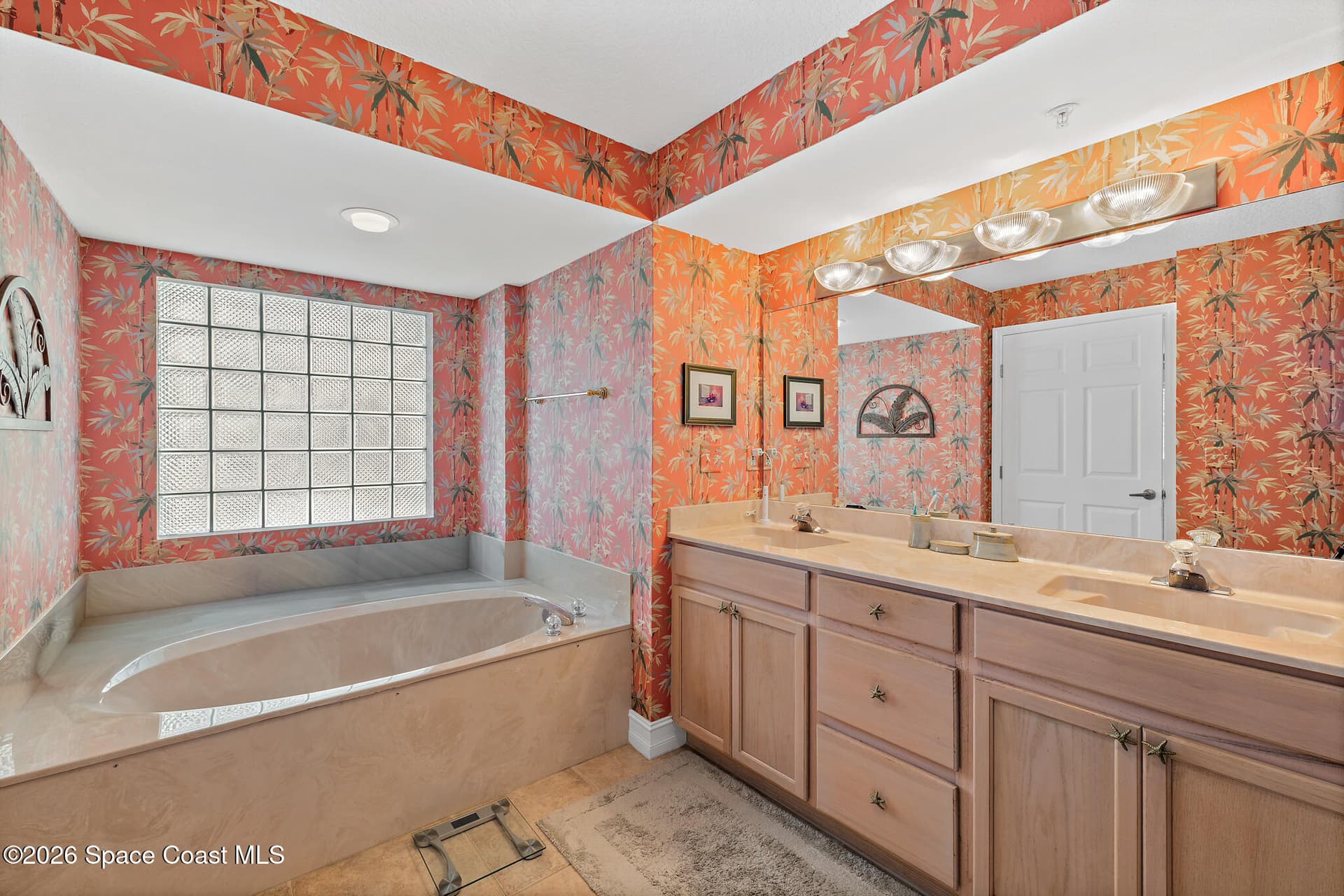 8472 Ridgewood Avenue 201 photo 24