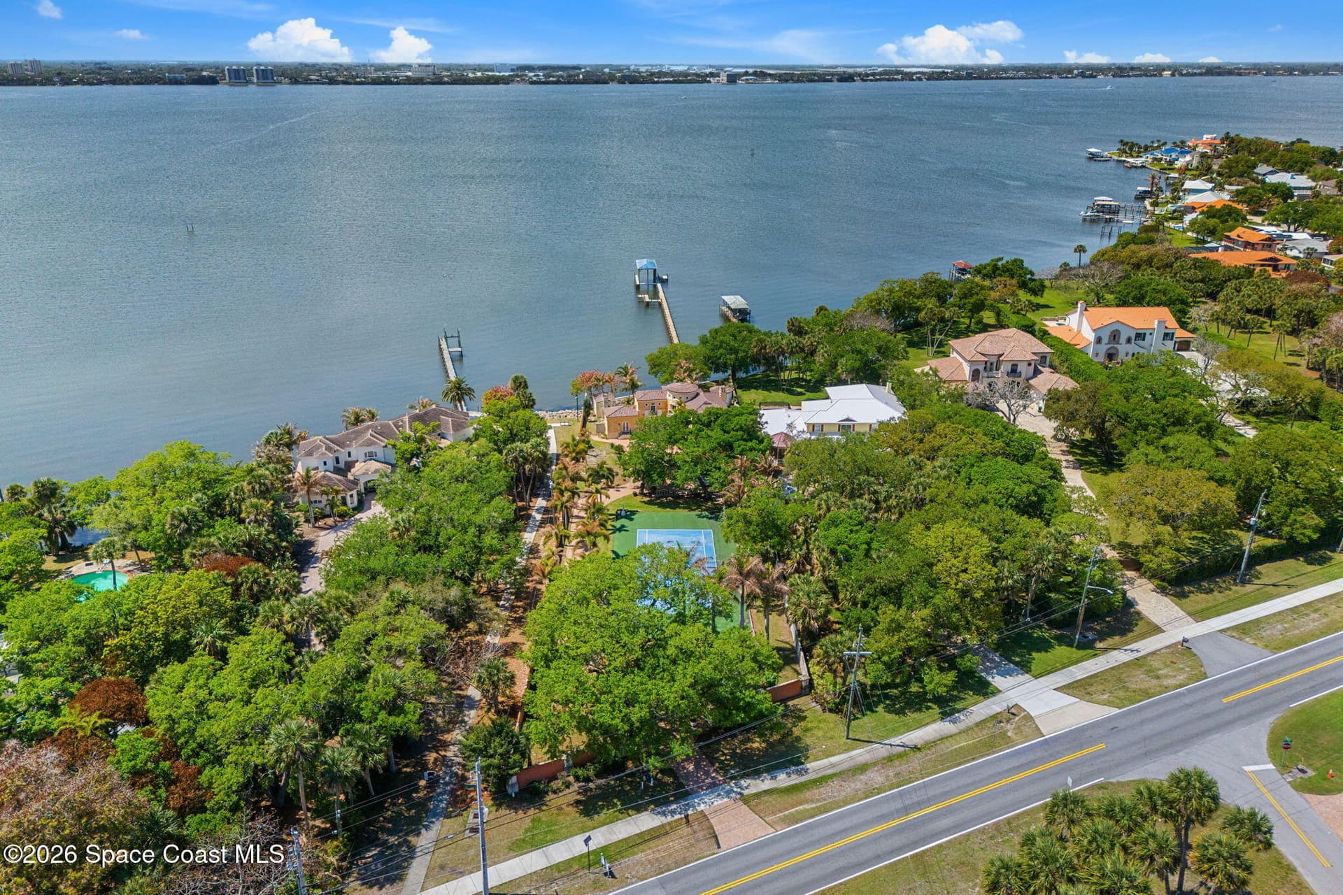 1000 N Riverside Drive photo 24