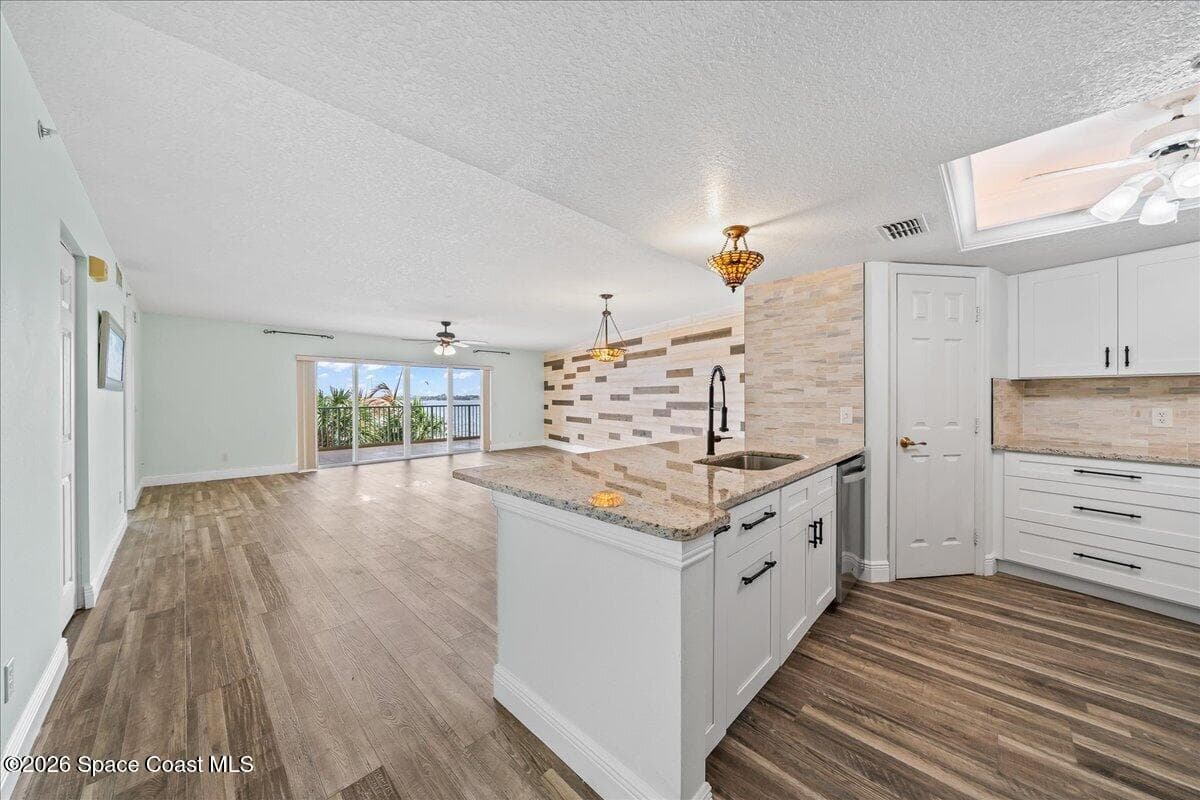 102 Riverside Drive 203 photo 15
