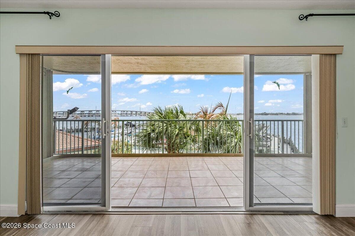 102 Riverside Drive 203 photo 20