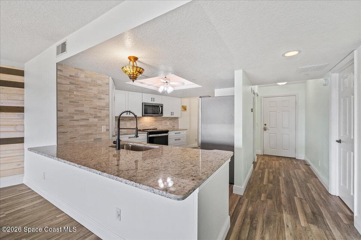 102 Riverside Drive 203 photo 12