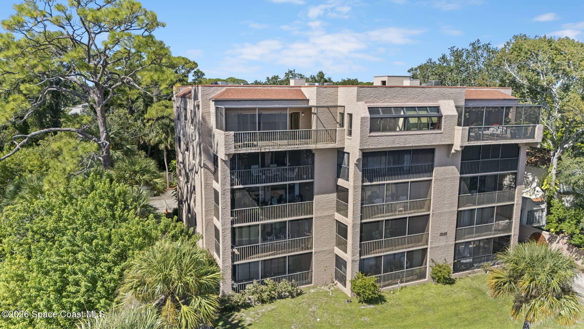 1540 Riverside Drive 12 photo 3