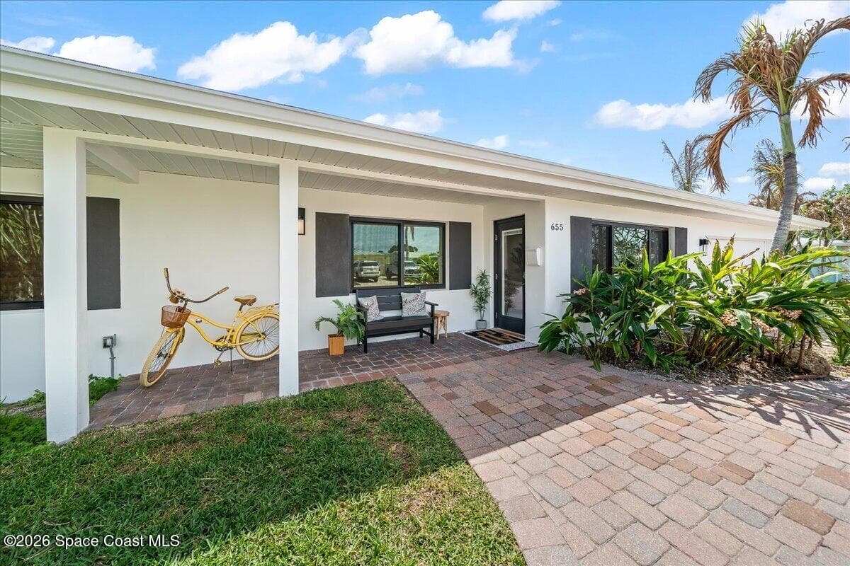 655 Kenwood Court photo 2
