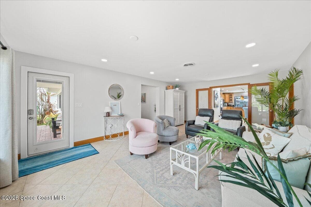 655 Kenwood Court photo 10