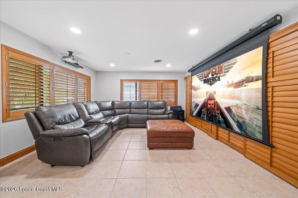 655 Kenwood Court photo 25