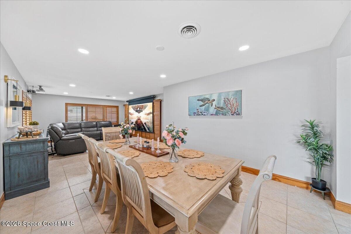 655 Kenwood Court photo 22