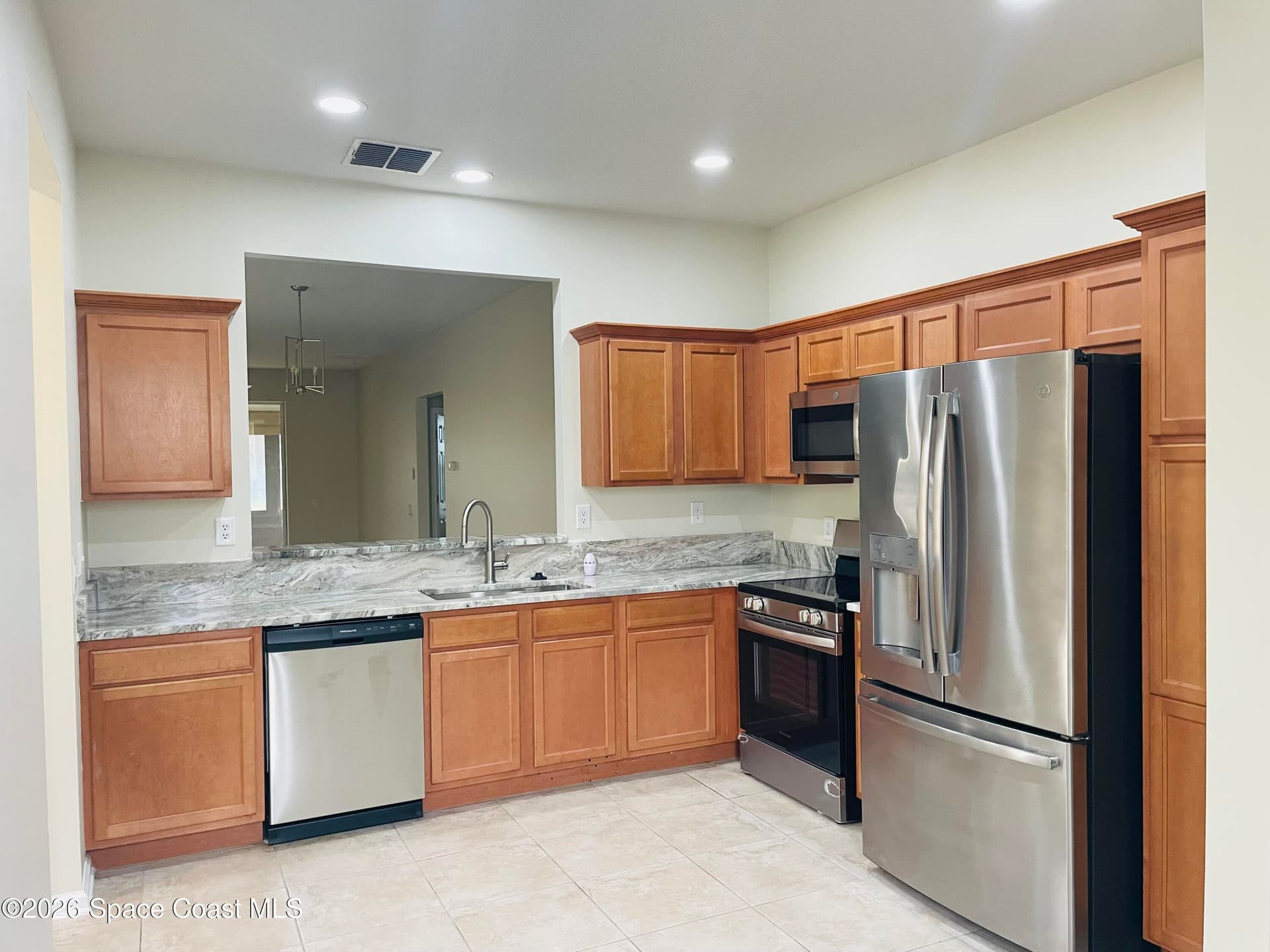 1639 Dittmer Circle SE photo 2
