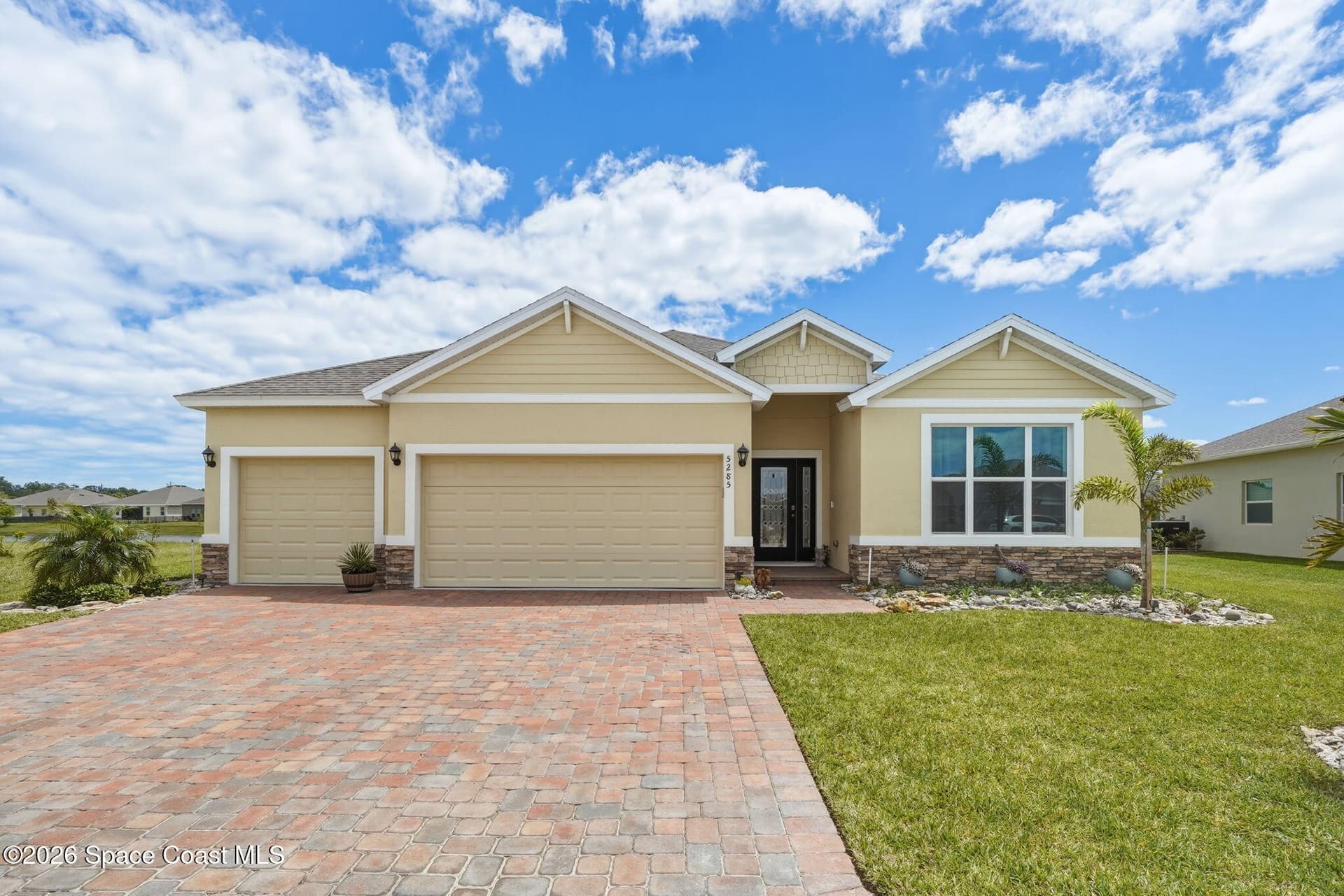 5285 2nd Manor photo 2