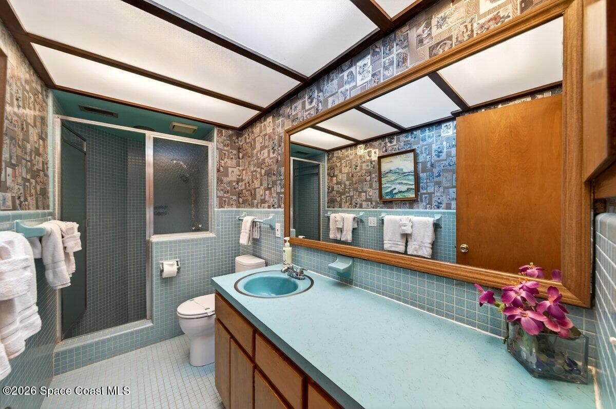 200 Rose Drive photo 21