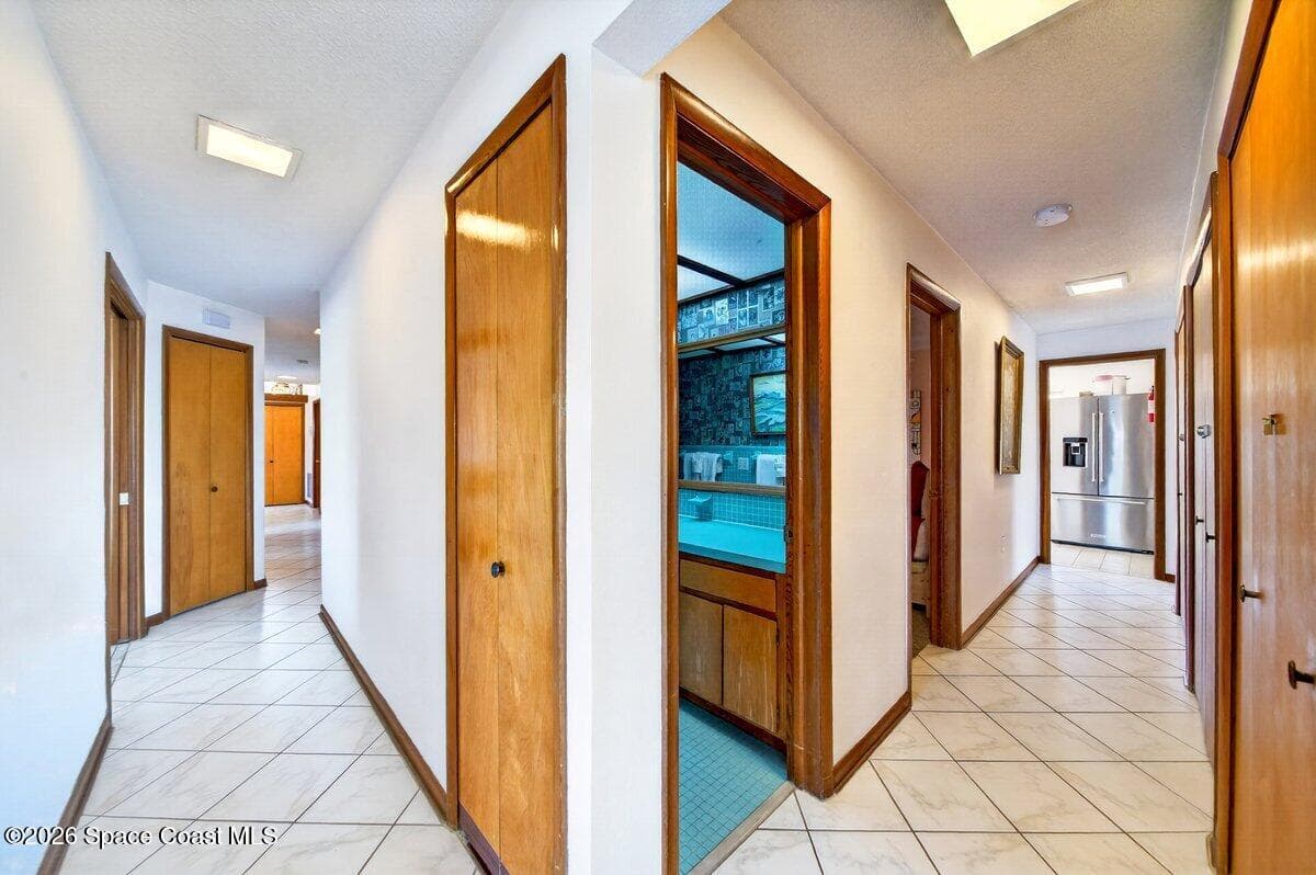 200 Rose Drive photo 20