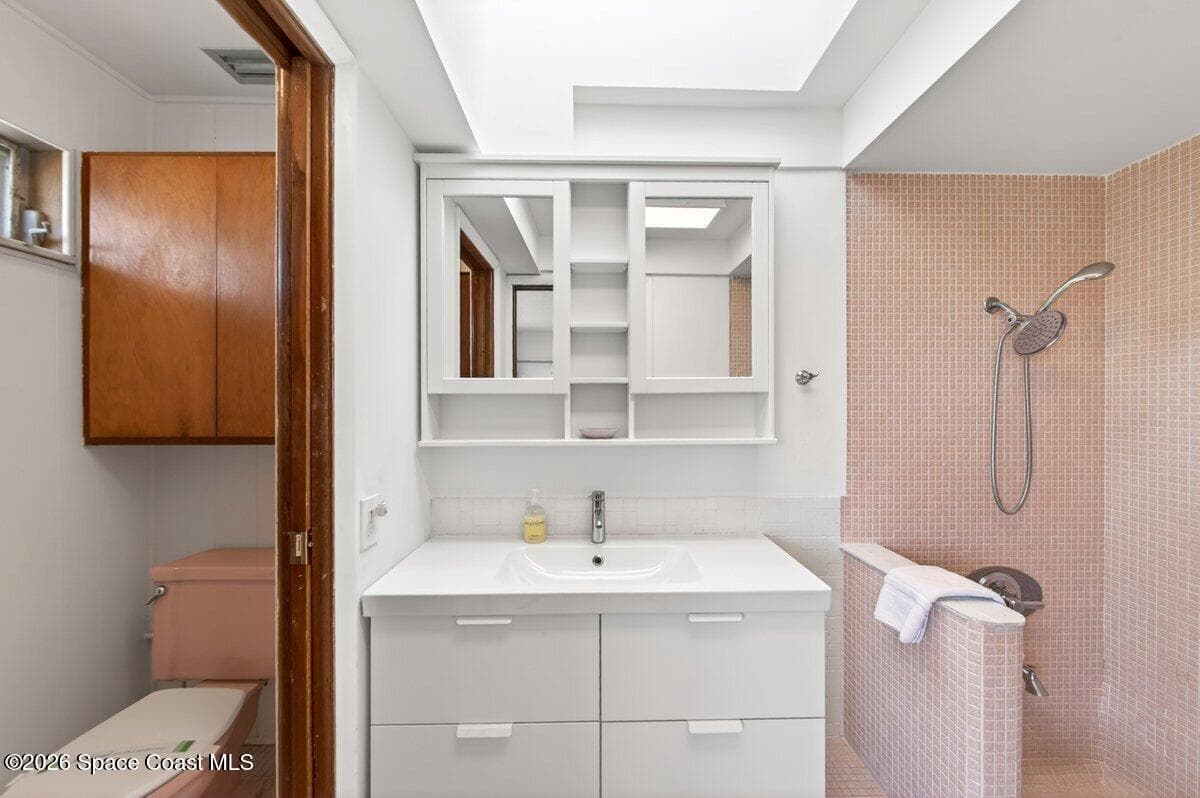 200 Rose Drive photo 13