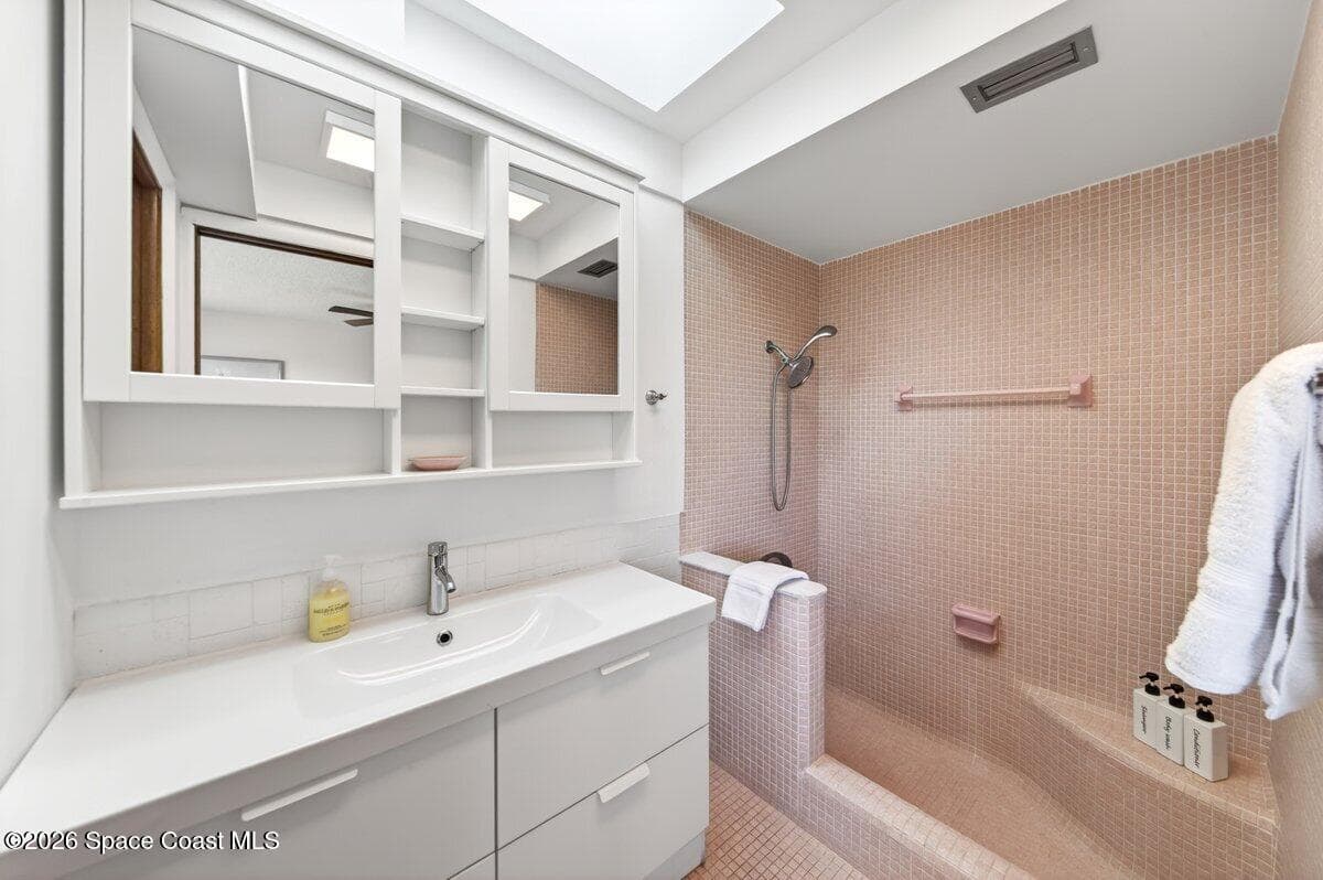 200 Rose Drive photo 12