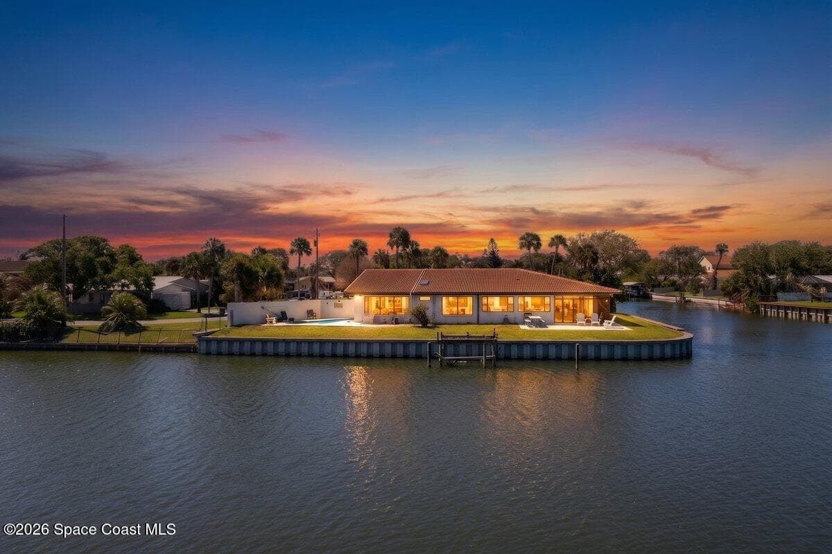 200 Rose Drive photo 2