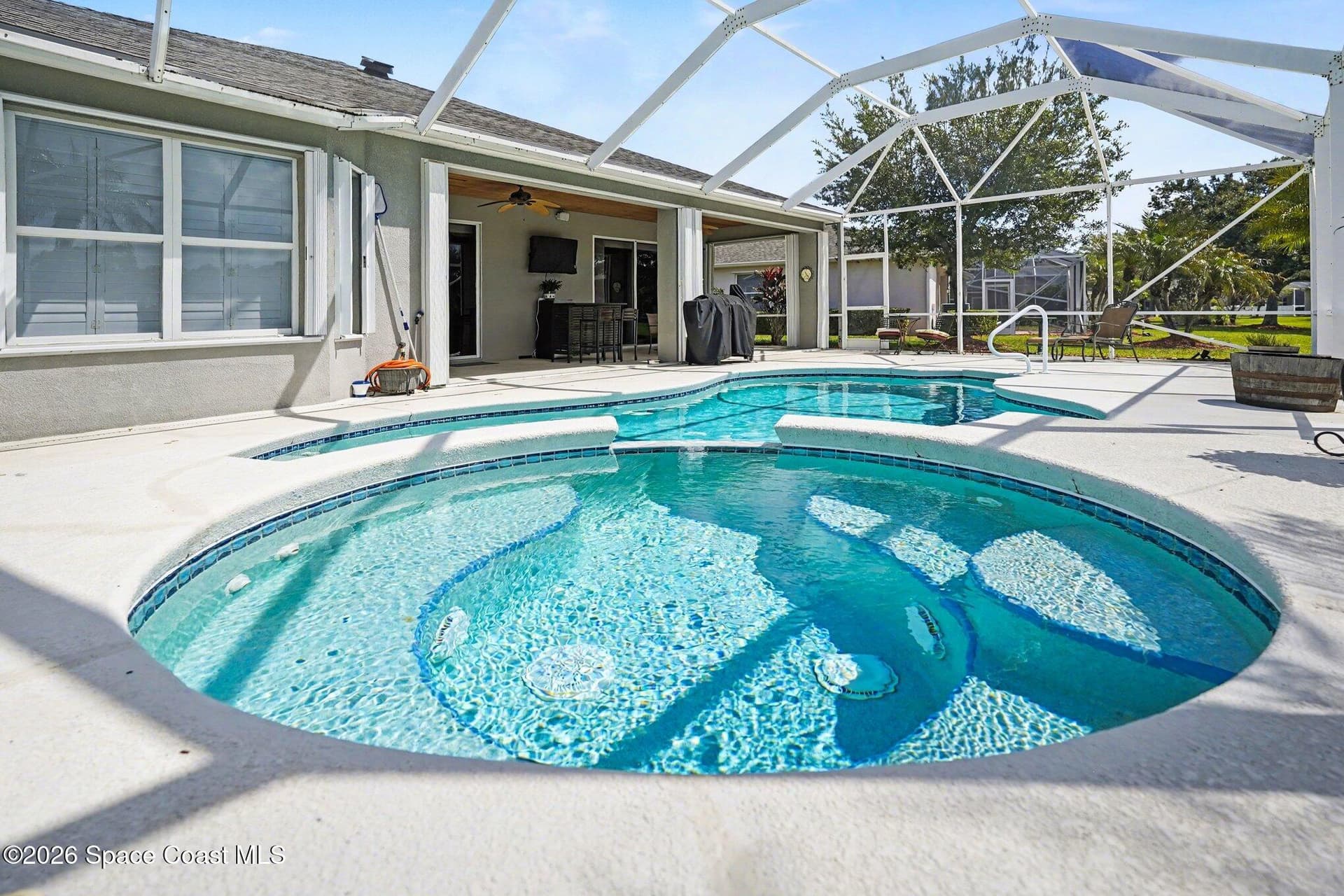 348 Gardendale Circle SE photo 3