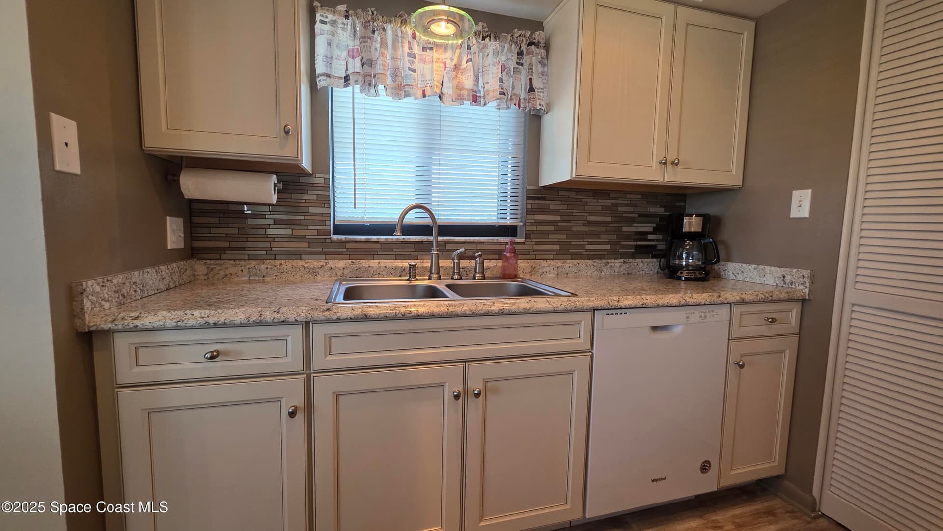200 International Drive 713 photo 15