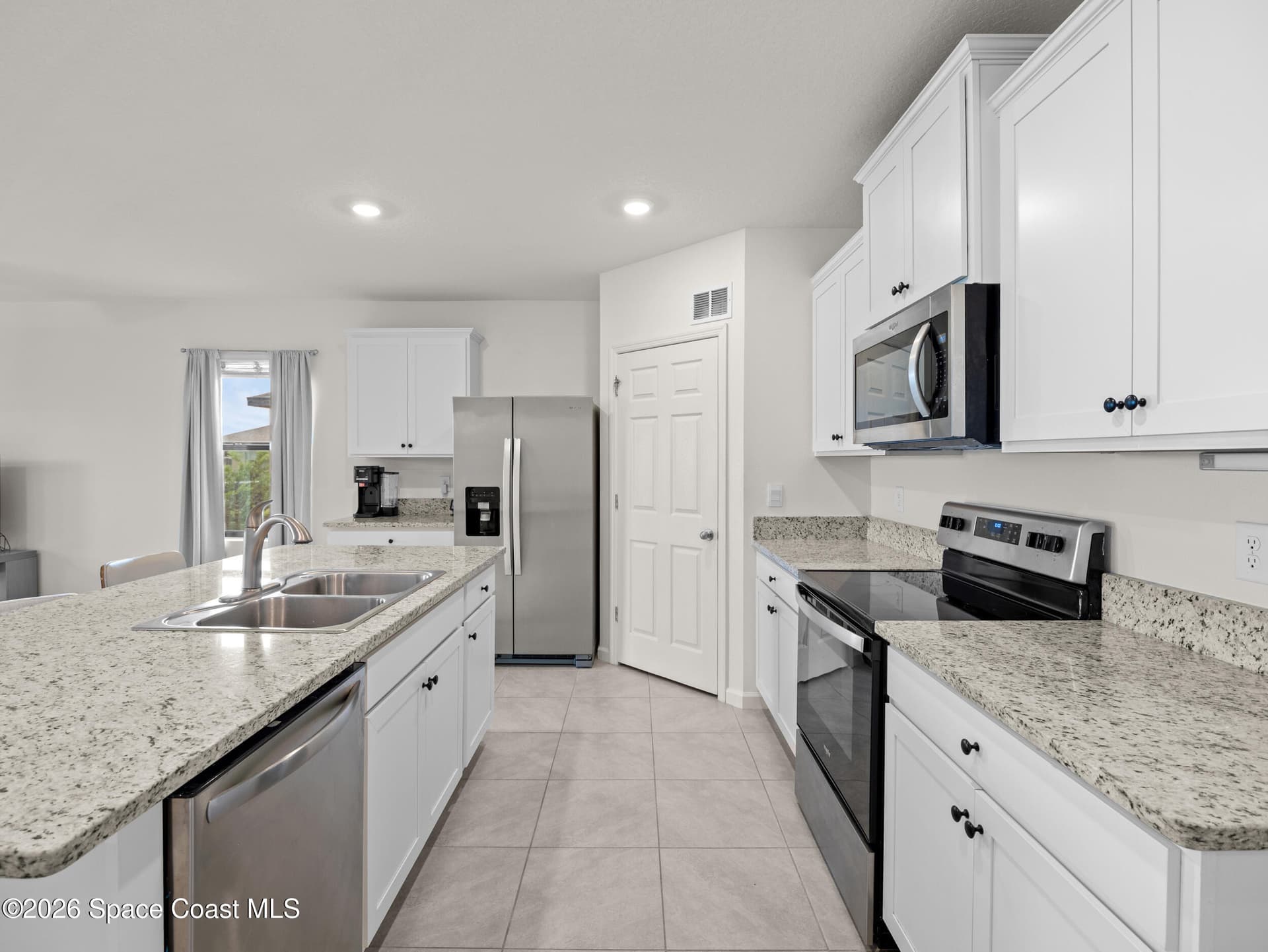 7528 Tourmaline Drive photo 2