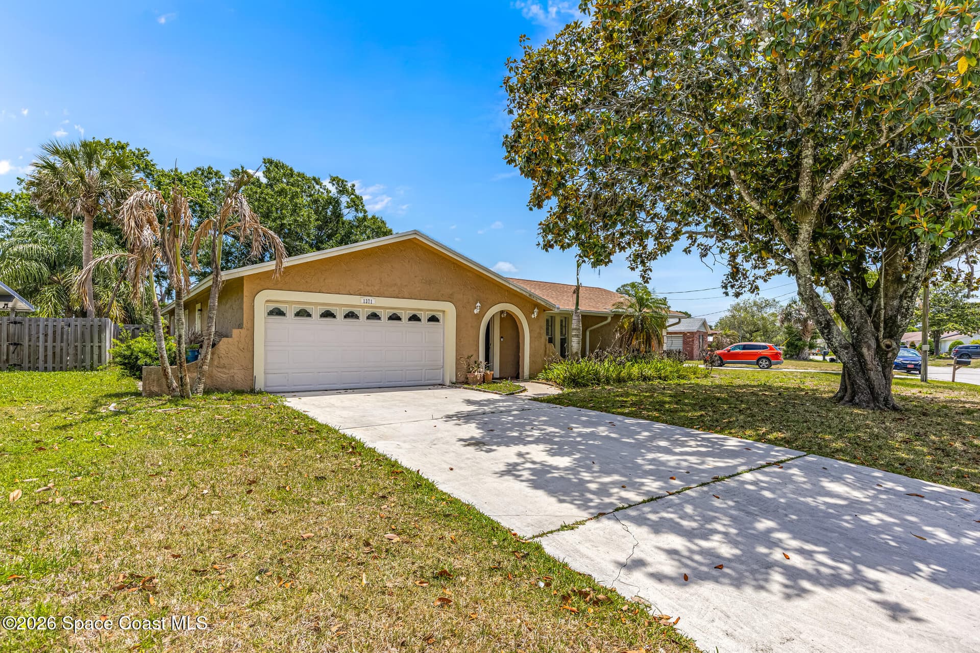 1371 Gleneagles Way photo 1