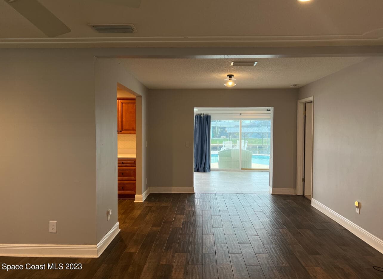 380 Diana Boulevard photo 9