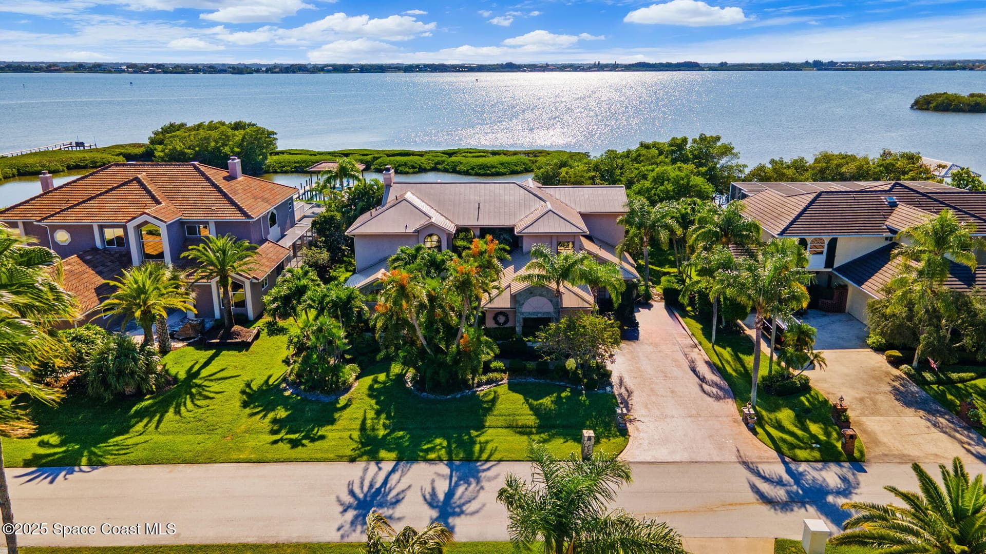 484 Lanternback Island Drive photo 1