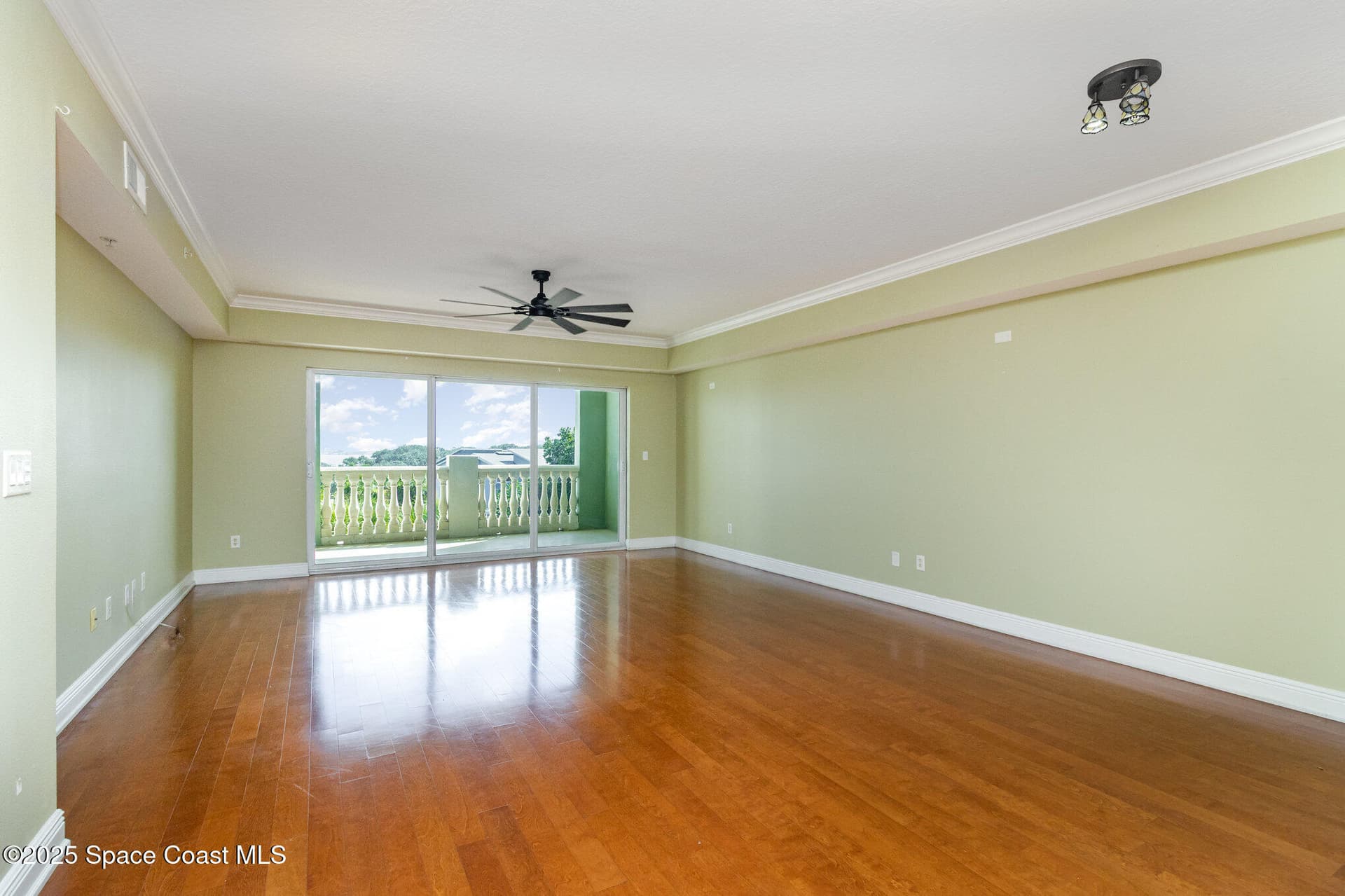1211 E New Haven Avenue 402 photo 7