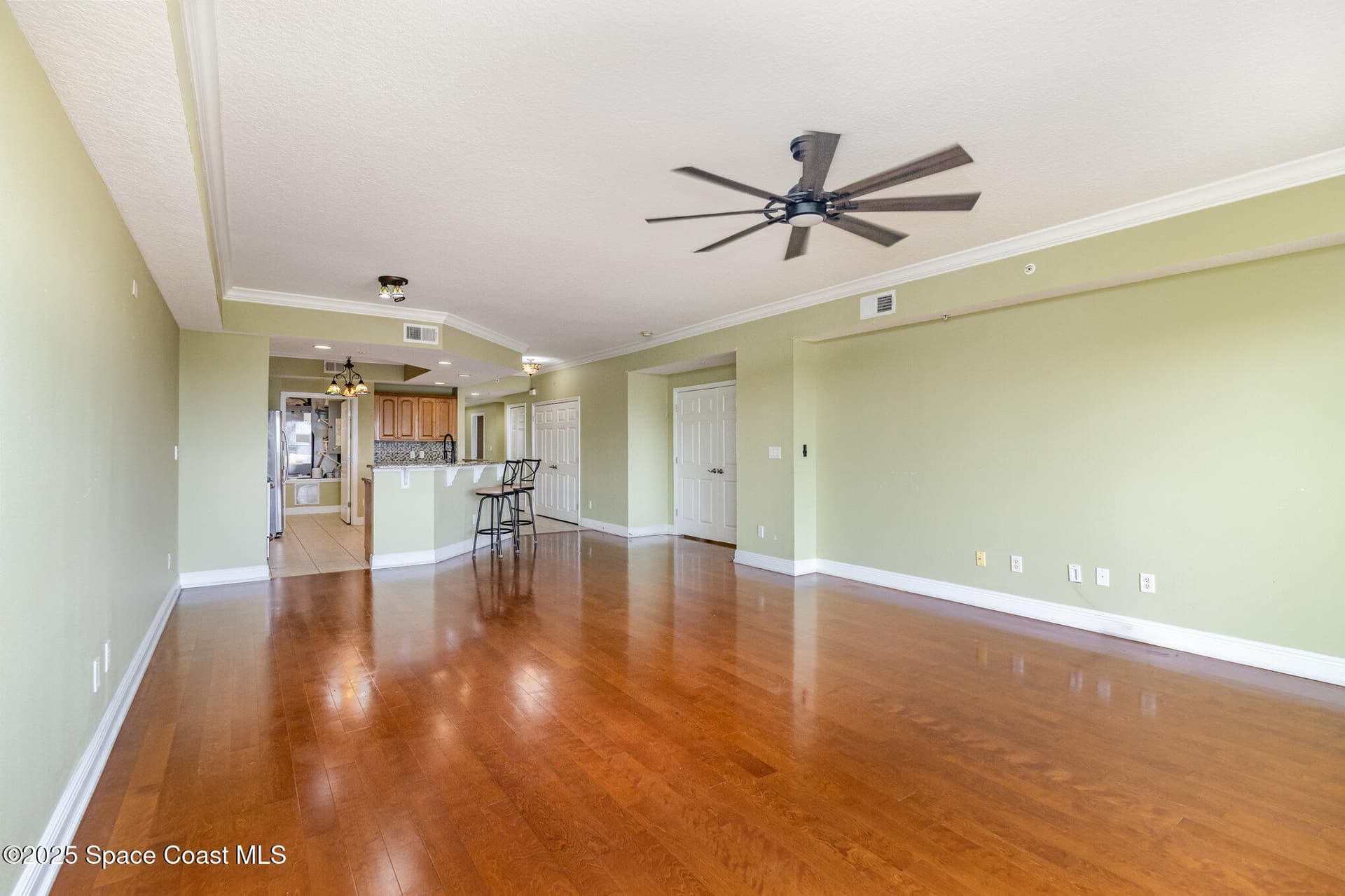 1211 E New Haven Avenue 402 photo 9