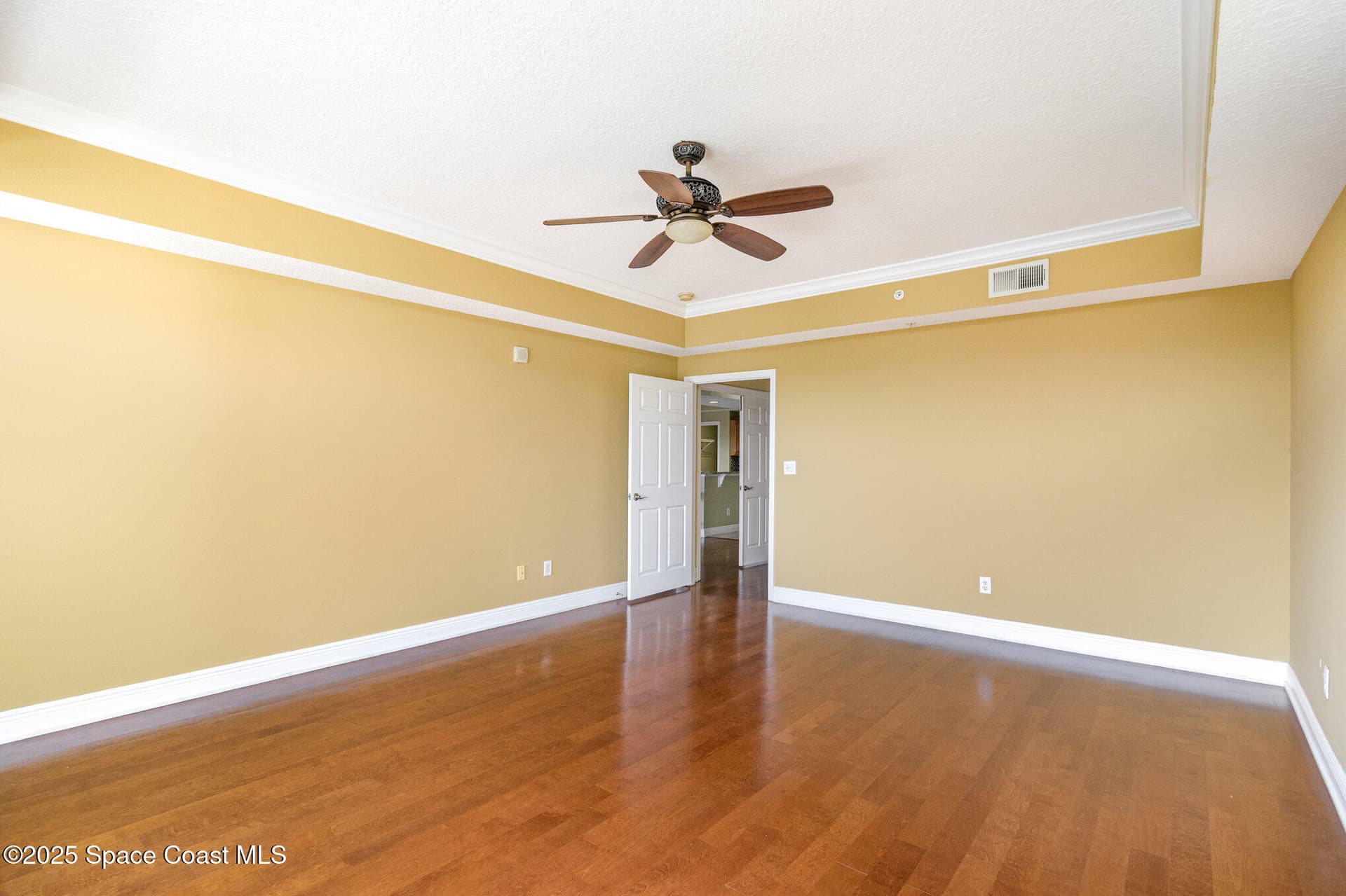1211 E New Haven Avenue 402 photo 16