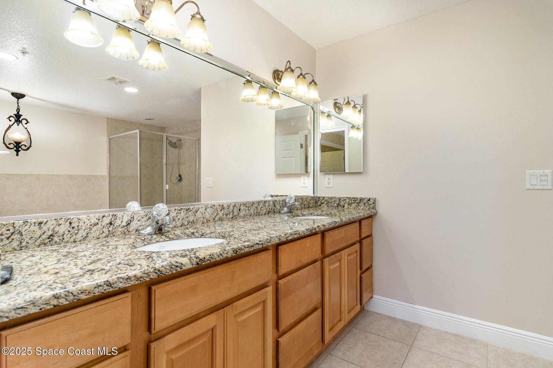 1211 E New Haven Avenue 402 photo 18
