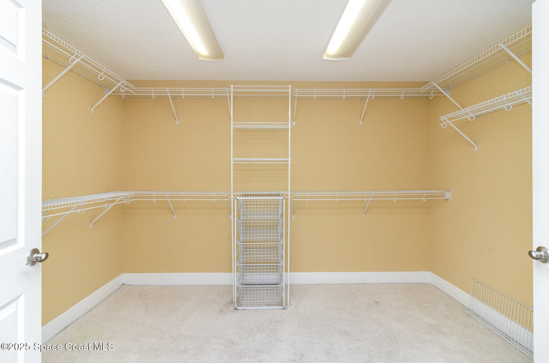 1211 E New Haven Avenue 402 photo 20