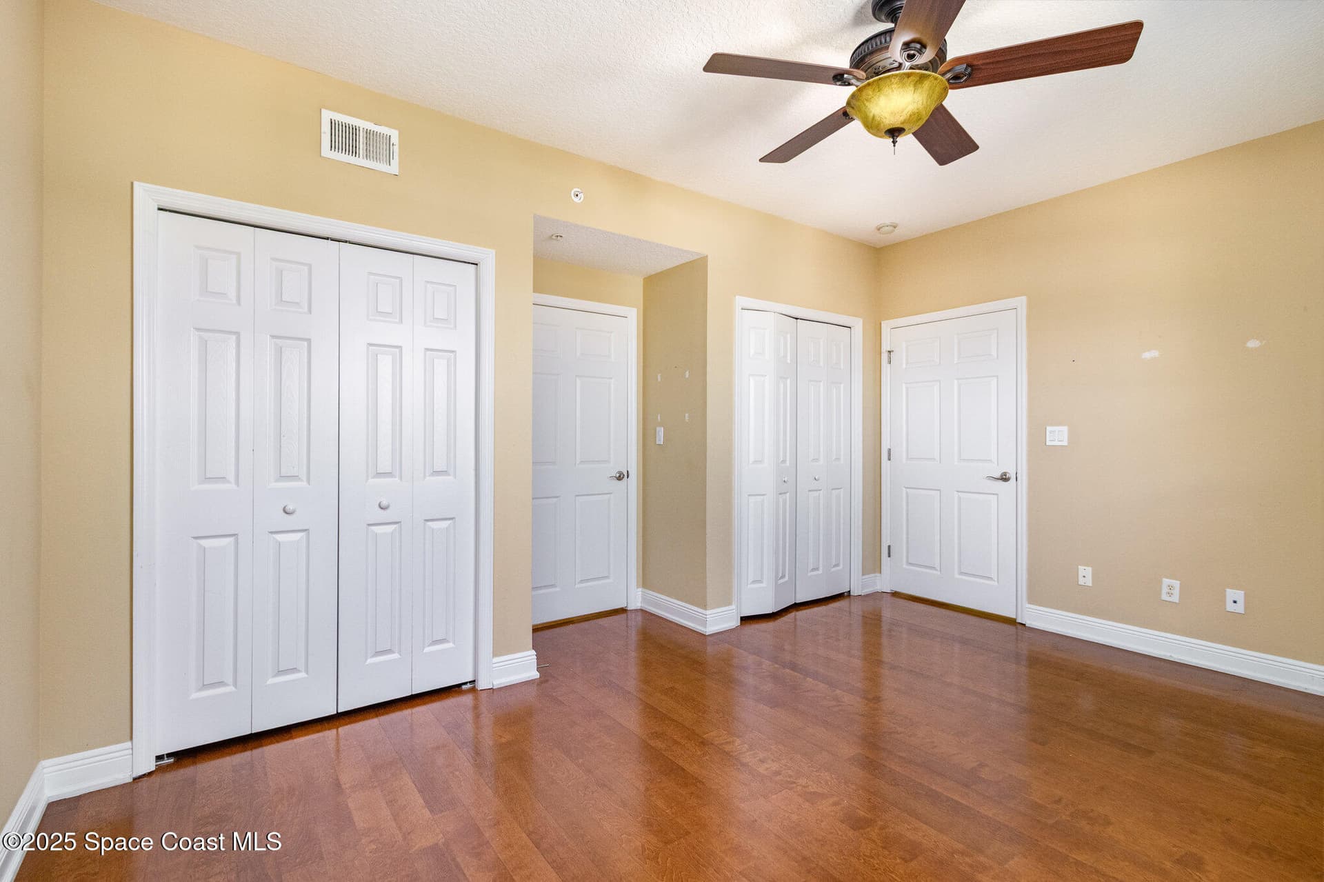 1211 E New Haven Avenue 402 photo 21