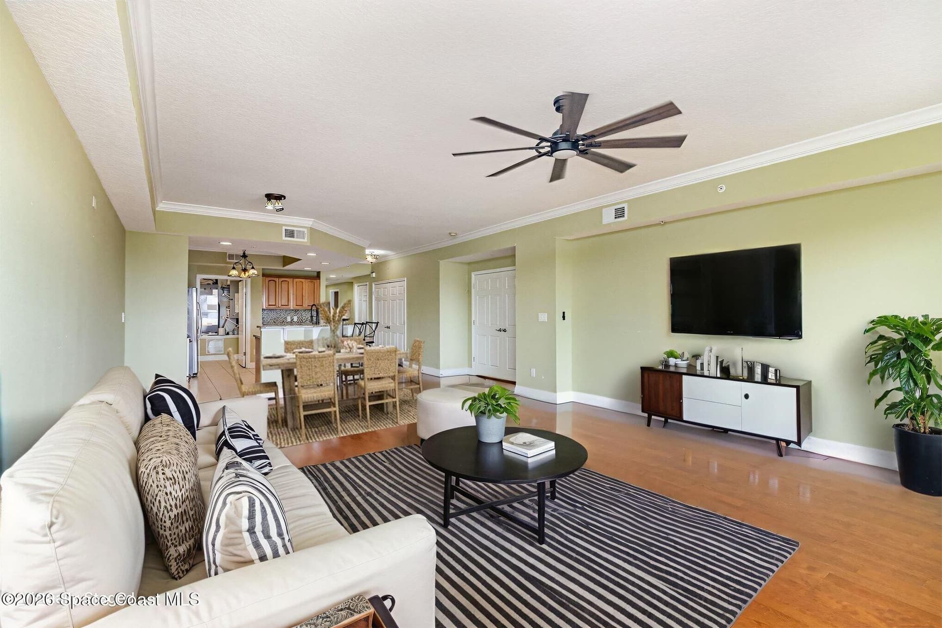 1211 E New Haven Avenue 402 photo 10